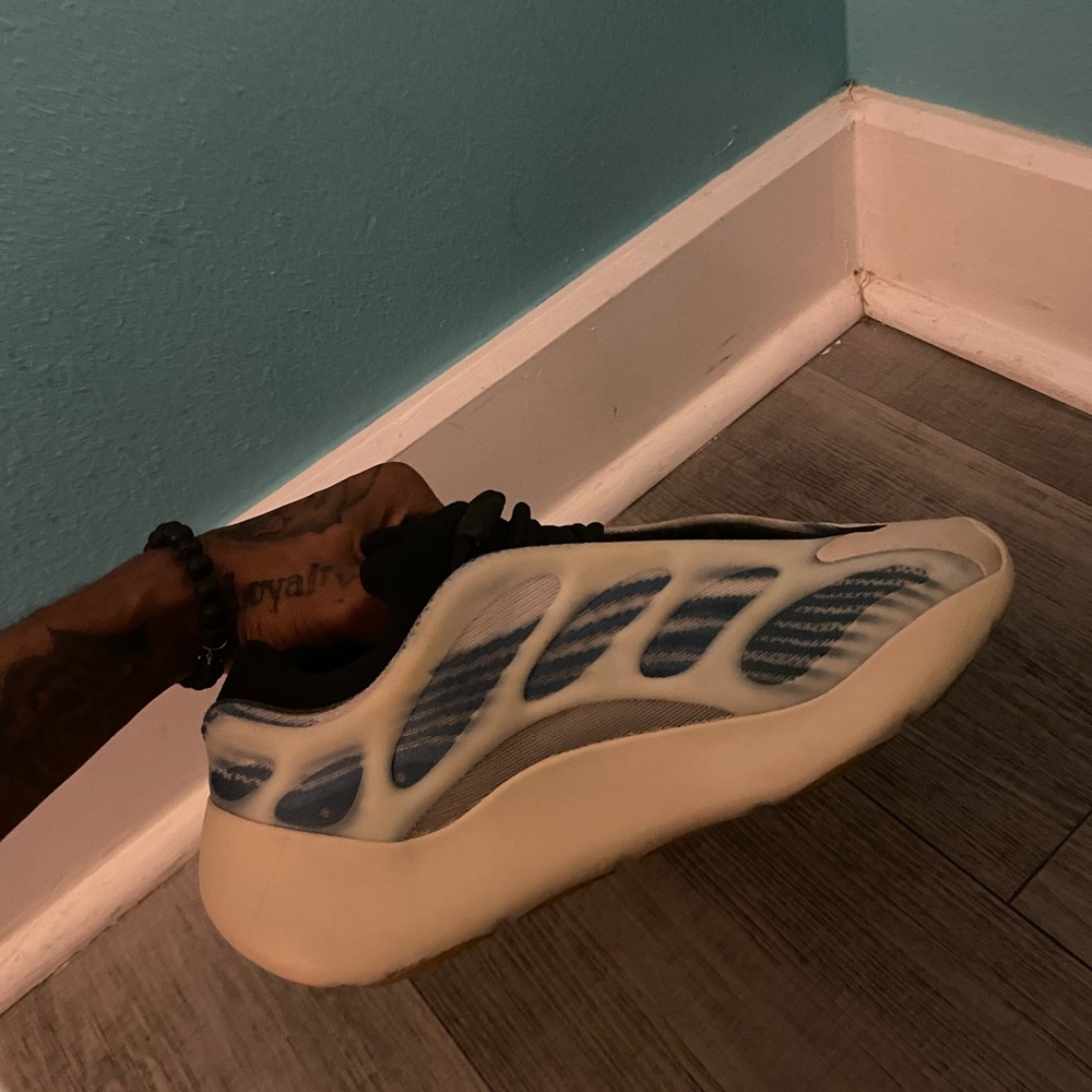 Yezzy 700 v3